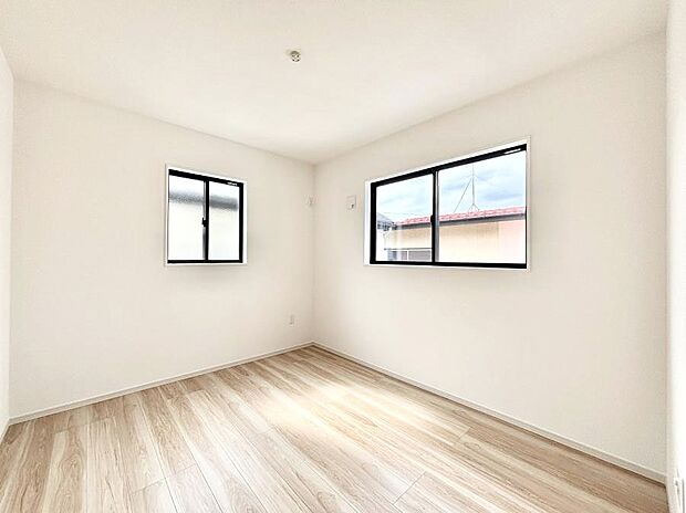 ◆1号棟◆~Bed Room~ 子供部屋はお子様にとって大変重な役割があります。子供一人で過ごす空間を与えることで、宿題や勉強時間も自然と増えまた自ら部屋の片付けや掃除なども促すことに繋がります。