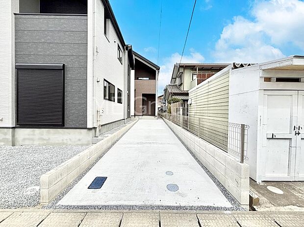 ◆1号棟◆~Exterior~ 忙しく過ぎゆく日常を置き去るほど、ゆったりした時間が流れる住環境。『快適』は「家」と「街」と「環境」が調和した時に訪れるだと改めて感じさせてくれます。