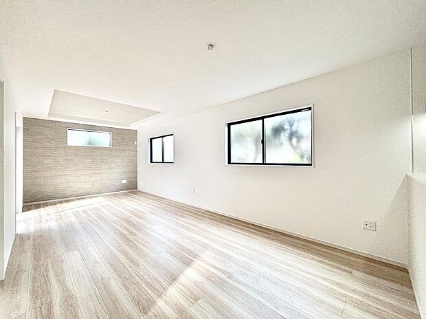 ◆1号棟◆~Living~ 豊かな陽光がこの場所を照らしだす。光溢れるこの空間はみんなの笑顔が集う場所、時を忘れ、つきることのないたわいもない会話を楽しむ時間、たくさんの思いが綴られる場所。