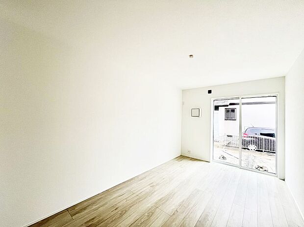 〜Bed Room〜　子供部屋はお子様にとって大変重な役割があります。子供一人で過ごす空間を与えることで、宿題や勉強時間も自然と増えまた自ら部屋の片付けや掃除なども促すことに繋がります。