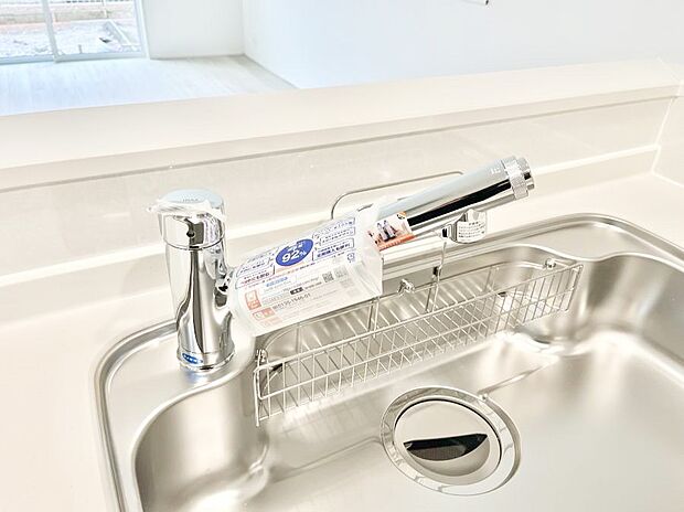 いつでも清潔なおいしいお水を。一つの水栓で水道水と浄水を使い分け。