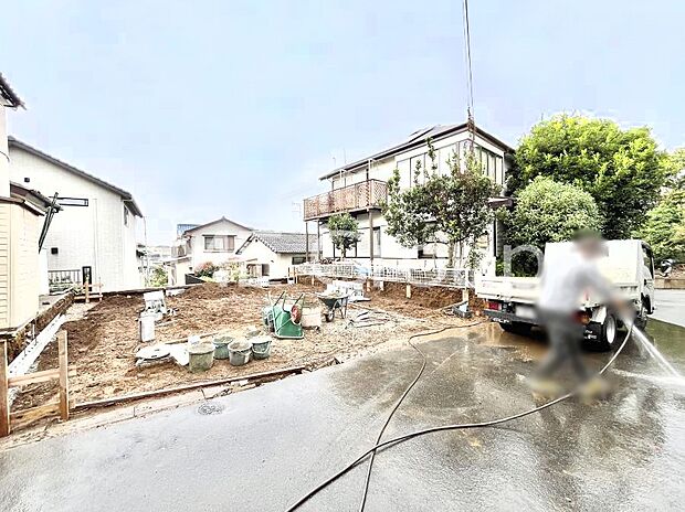 〜Exterior〜 前面道路は閑静な住宅地をはしる車通りの少ない道路。駐車の出し入れもらくらくです!ご不明点・現地見学のご希望は、お気軽にお問い合わせください!