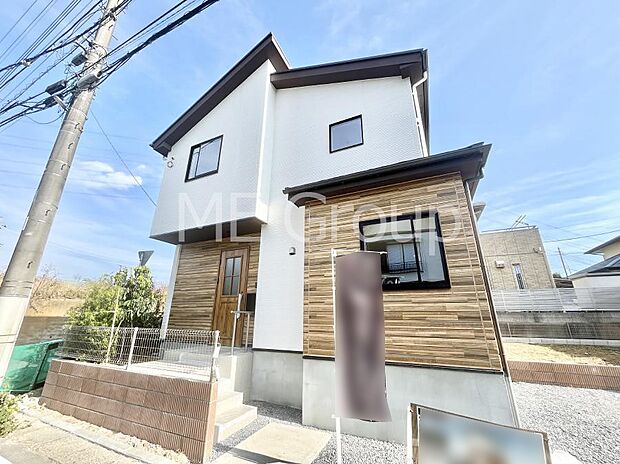 ~Exterior~ 毎日のお散歩も快適な緑に恵まれた閑静な住宅地は、伸び伸びスローライフを叶えてくれます。自然豊富な季節の移ろいを身近に感じられる、子育てに適した環境です。