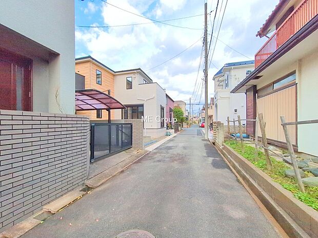 前面道路:北東 4m 公道 前面道路は閑静な住宅地をはしる車通りの少ない道路。 駐車の出し入れもらくらくです!ご不明点・現地見学のご希望は、お気軽にお問い合わせください!