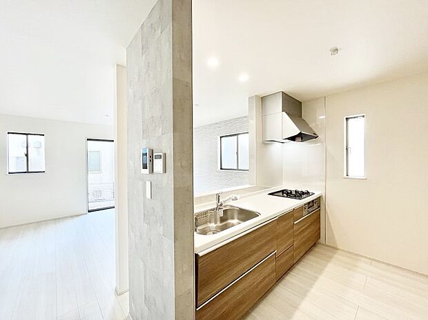 料理をしながらご家族との会話を楽しめる対面カウンターキッチン