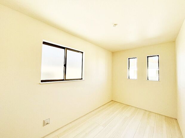 ◆P号棟◆~Bed Room~ 子供部屋はお子様にとって大変重な役割があります。子供一人で過ごす空間を与えることで、宿題や勉強時間も自然と増えまた自ら部屋の片付けや掃除なども促すことに繋がります。