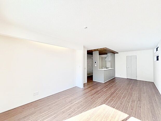 家族団らんの時間も増えそうなくつろぎのリビングダイニング。