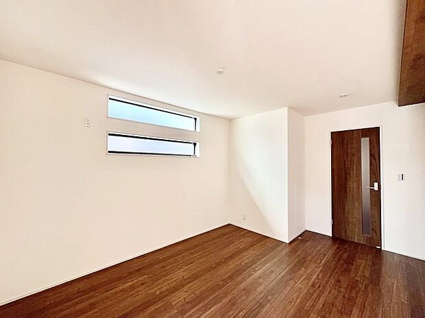 落ち着いた雰囲気のLDKは家族みんなの快適空間