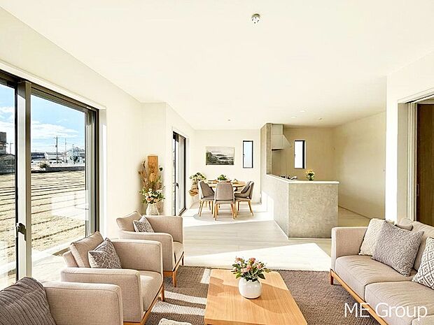 落ち着いた雰囲気のＬＤＫは家族みんなの快適空間※家具はCGです