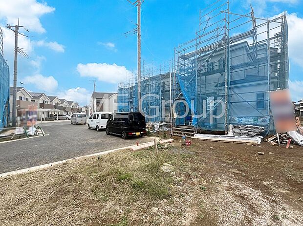 〜Exterior〜　前面道路は閑静な住宅地をはしる車通りの少ない道路。駐車の出し入れもらくらくです！ご不明点・現地見学のご希望は、お気軽にお問い合わせください！  