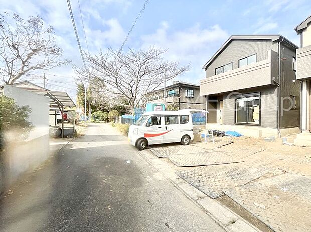 〜Exterior〜 前面道路は閑静な住宅地をはしる車通りの少ない道路。駐車の出し入れもらくらくです!ご不明点・現地見学のご希望は、お気軽にお問い合わせください!