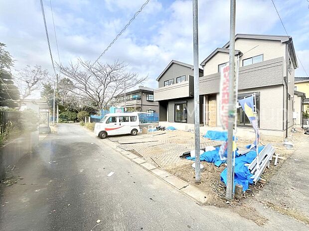 〜Exterior〜 前面道路は閑静な住宅地をはしる車通りの少ない道路。駐車の出し入れもらくらくです!ご不明点・現地見学のご希望は、お気軽にお問い合わせください!