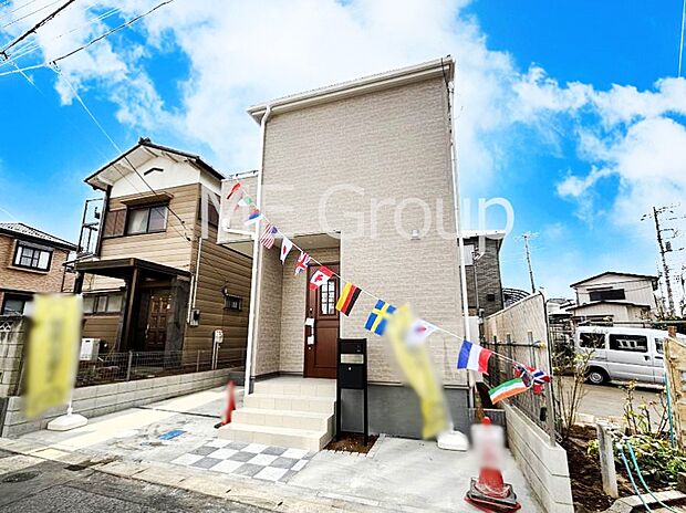 〜Exterior〜  毎日のお散歩も快適な緑に恵まれた閑静な住宅地は、伸び伸びスローライフを叶えてくれます。自然豊富な季節の移ろいを身近に感じられる、子育てに適した環境です。