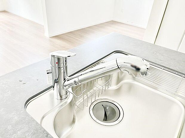 いつでも清潔なおいしいお水を。一つの水栓で水道水と浄水を使い分け。