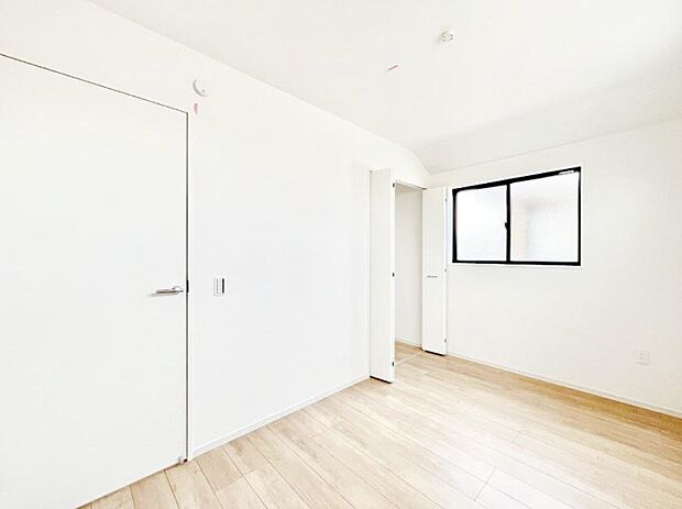 ◆1号棟◆〜Bed Room〜 子供部屋はお子様にとって大変重な役割があります。子供一人で過ごす空間を与えることで、宿題や勉強時間も自然と増えまた自ら部屋の片付けや掃除なども促すことに繋がります。