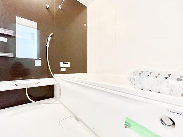 ◆1号棟◆〜Bath Room〜 足を伸ばして入浴することが可能!一日の疲れを癒す貴重なバスタイムです。お子様とご一緒でも十分な広さなので、リビングとは違った家族団欒のひと時をお楽しみいただけます。