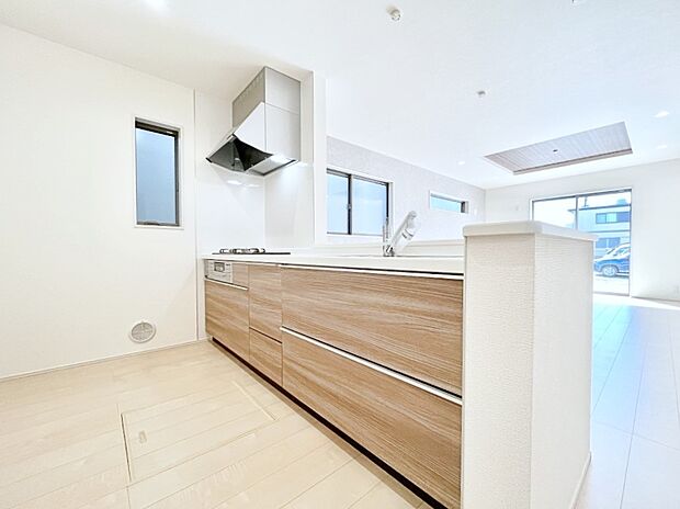 カウンター越しに楽しいおしゃべり。いつものお料理がもっと美味しくなりそうですね。