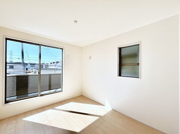 窓からのやさしい光が心地よいプライベートルーム