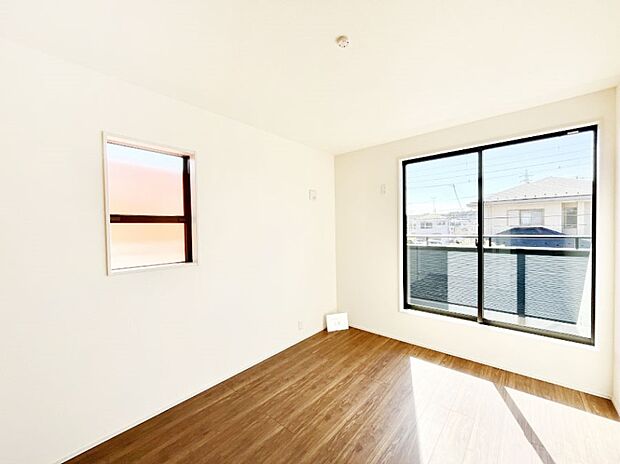 明るい陽光に包まれる心地のよいお部屋でプライベート時間を過ごせます!