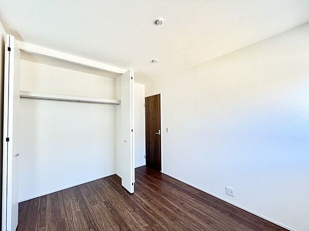 ◆1号棟◆~Bed Room~ 子供部屋はお子様にとって大変重な役割があります。子供一人で過ごす空間を与えることで、宿題や勉強時間も自然と増えまた自ら部屋の片付けや掃除なども促すことに繋がります。