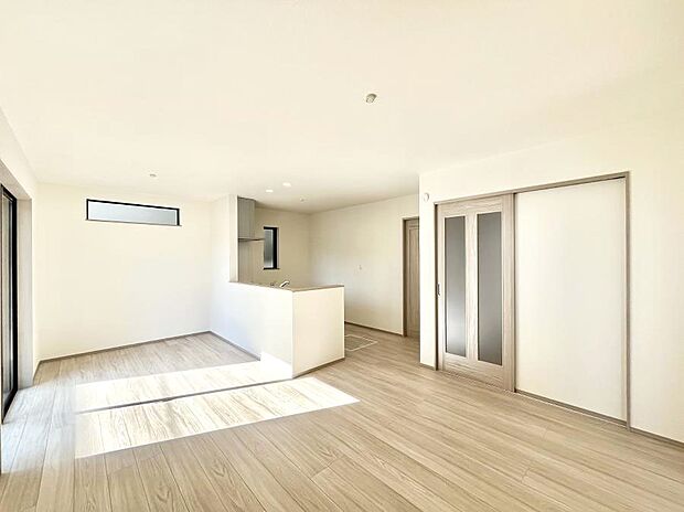 ◆B号棟◆〜Living〜　ここにはみんなが集い、食事と楽しい会話が始まる。話に夢中になりすぎて、ついつい時を忘れ夜半過ぎになってしまう。そんな束の間の幸せを感じさせてくれる場所でありたい。