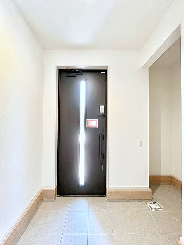 シューズインクローク付きの玄関。家族全員の靴や雨具などすっきり収納できます。