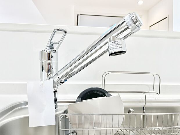 いつでも清潔なおいしいお水を。一つの水栓で水道水と浄水を使い分け。