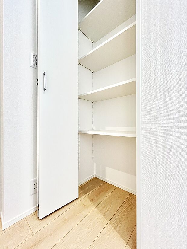 可動棚付きなのでスッキリ収納できます