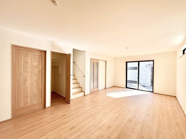 ◆A号棟◆~Living~ リビングに階段のある間取りです♪家族のコミュニケーションがスムーズに取れますね♪ゆとりある暮らしと心地よい住環境が紡ぐ贅沢な時間をご家族みんなでお過ごし下さい。