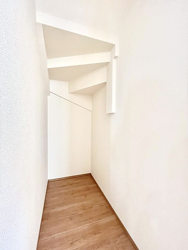 ◆A号棟◆リビング収納。ここに収納があると物が集まるLDKがスッキリ片付きそうですね。  