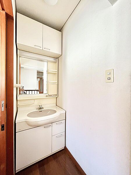 2階トイレ横にセカンド洗面台を設けました。