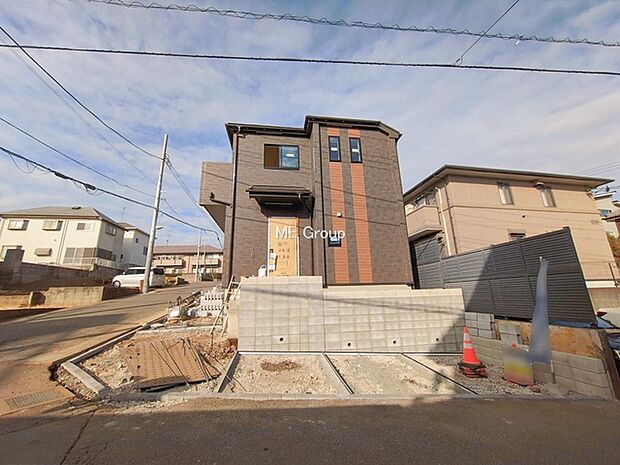 ◆C号棟◆〜Exterior〜　閑静な住宅地で子育て家族にピッタリ。毎日のお散歩も快適な緑に恵まれたエリアで、自然に包まれた穏やかな暮らしを実現するための、ゆとりある住環境が整っています。