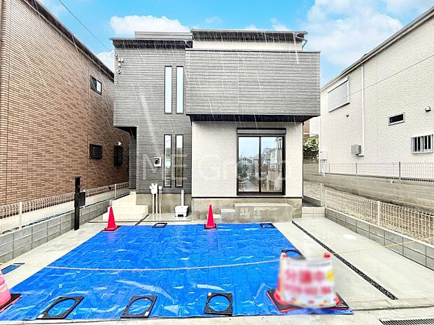 ~Exterior~ 京成松戸線「習志野」駅徒歩5分・東葉高速鉄道「北習志野」駅徒歩7分! 駅近の利便性と豊かな自然を享受する住環境のもと、彩り豊かな快適な暮らしは家族を笑顔にしてくれそうです。