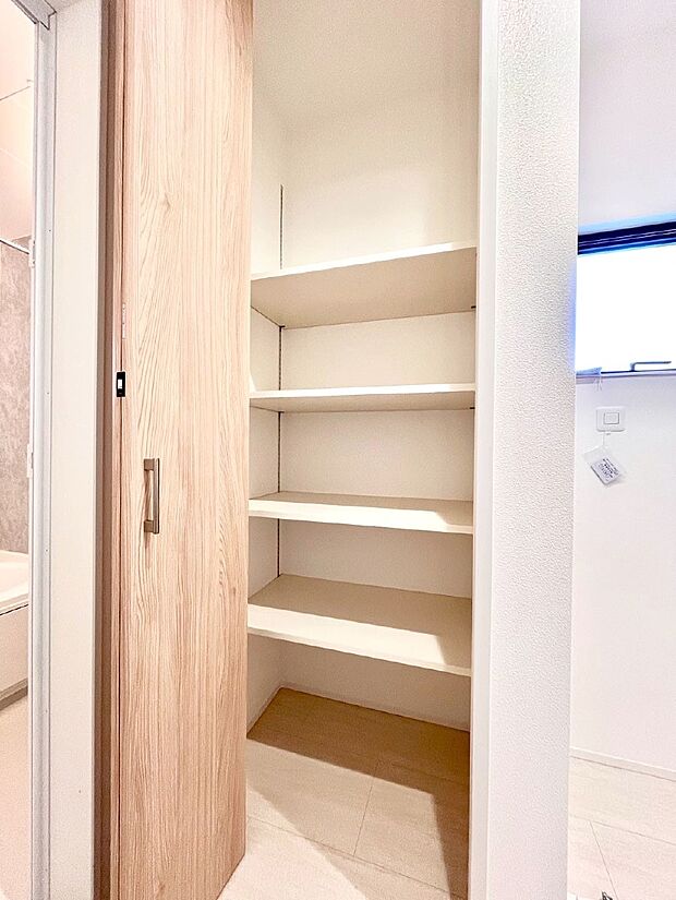 便利なリネン庫で、スッキリした使いやすい洗面室に  