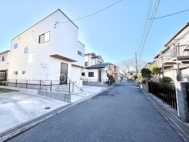 前面道路：北 5m 公道  前面道路は閑静な住宅地をはしる車通りの少ない道路。  駐車の出し入れもらくらくです！ご不明点・現地見学のご希望は、お気軽にお問い合わせください！