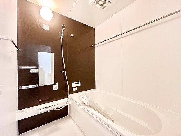 ◆1号棟◆〜Bath Room〜　足を伸ばして入浴することが可能！一日の疲れを癒す貴重なバスタイムです。お子様とご一緒でも十分な広さなので、リビングとは違った家族団欒のひと時をお楽しみいただけます。