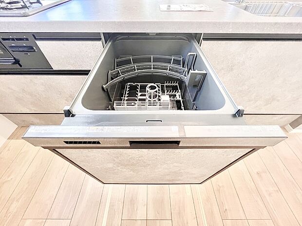 ◆1号棟◆面倒なお片づけは食洗機にお任せ！家事の負担が減って、時間にも気持ちにもゆとりができます。