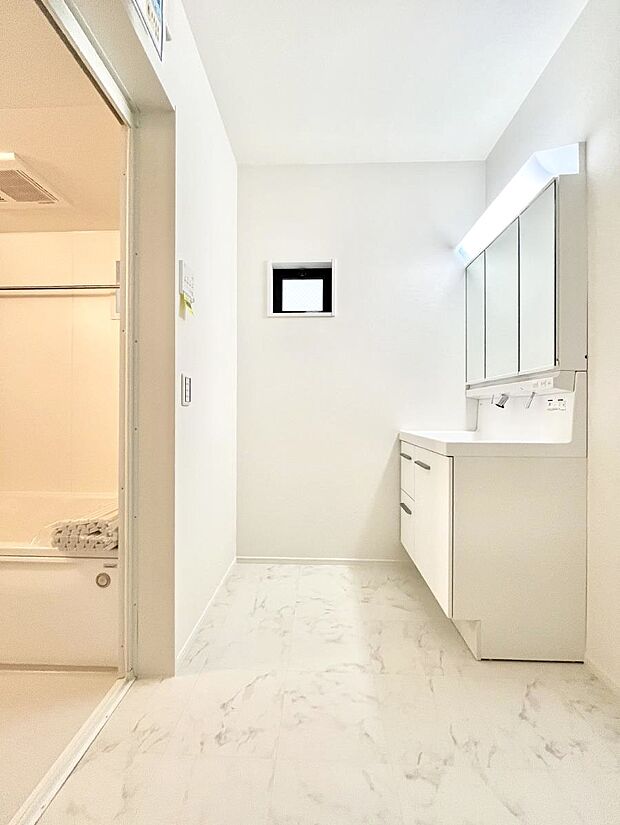 清潔感のある快適空間です。毎日の身支度も気持ち良くお使い頂けます。