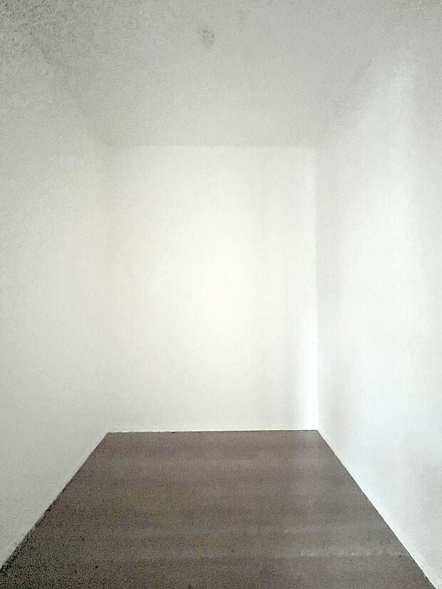 ウォークインクローゼット付きで生活空間を広く利用できます。