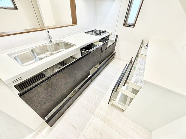 ◆27号棟◆使いやすさを優先したスライド式収納タイプ!