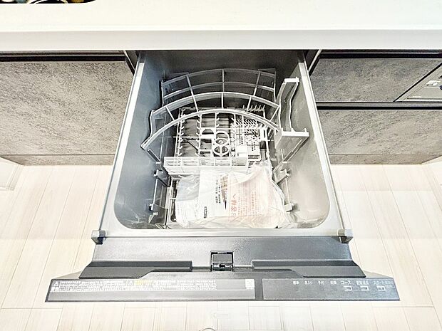 ◆27号棟◆面倒なお片づけは食洗機にお任せ！家事の負担が減って、時間にも気持ちにもゆとりができます。