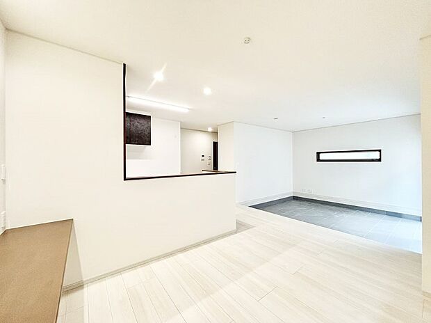 ◆27号棟◆〜Living〜 ここにはみんなが集い、食事と楽しい会話が始まる。話に夢中になりすぎて、ついつい時を忘れ夜半過ぎになってしまう。そんな束の間の幸せを感じさせてくれる場所でありたい。