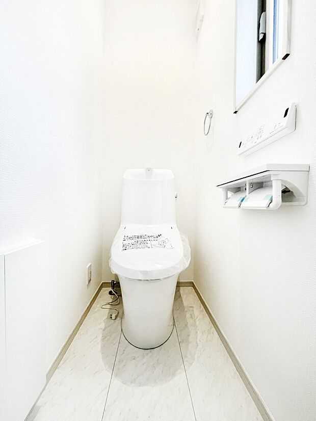 明るく清潔感のあるトイレです。 