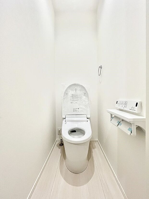 〜Toilet〜　綺麗・スッキリ・快適なウォシュレット付トイレでくつろげる空間です。トイレは毎日使わざるを得ないもの。いつも清潔を保ちたいですね。トイレが2ヶ所あるので朝の混雑時に便利です！