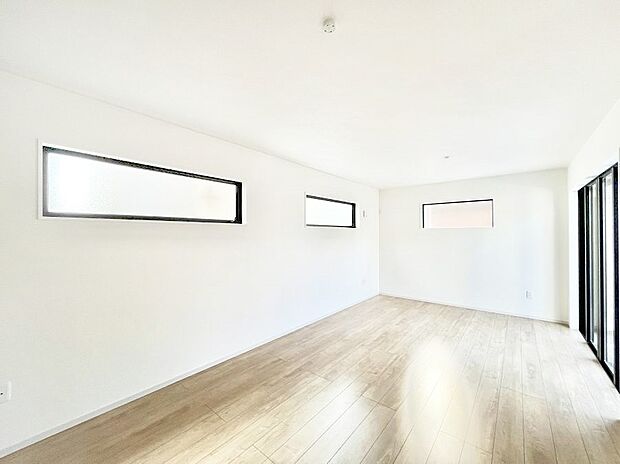 〜Living〜 家族の食事や団らんのほか、子どもを遊ばせたり、友人を招いたりするLDKは住まいの中心。長時間過ごす場所だから、その空間は住まい全体の居心地を左右します。