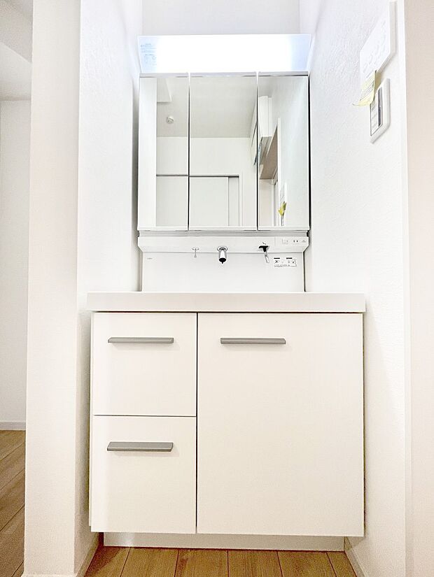 収納力と機能性に優れた洗面化粧台