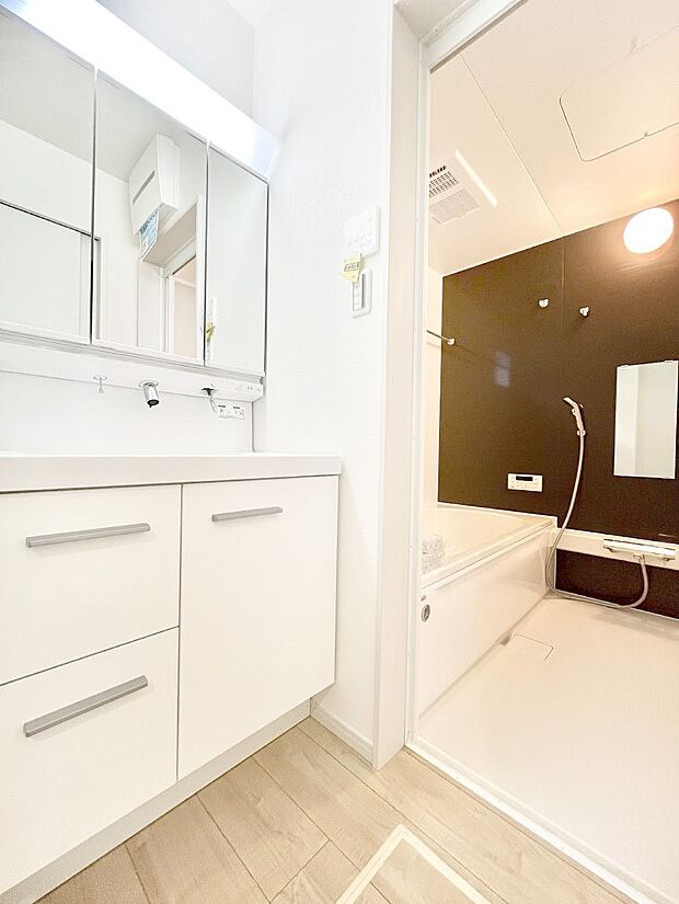 身支度もスムーズにおこなえる脱衣場。