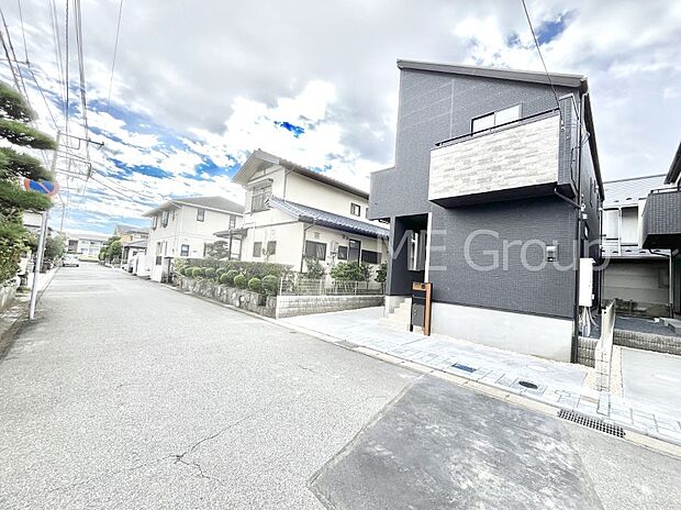 前面道路：北東 6.03m 公道  前面道路は閑静な住宅地をはしる車通りの少ない道路。  駐車の出し入れもらくらくです！ご不明点・現地見学のご希望は、お気軽にお問い合わせください！  