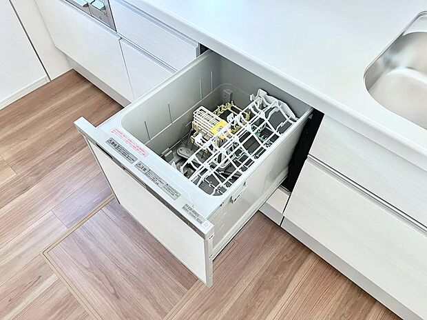 面倒なお片づけは食洗機にお任せ！家事の負担が減って、時間にも気持ちにもゆとりができます。
