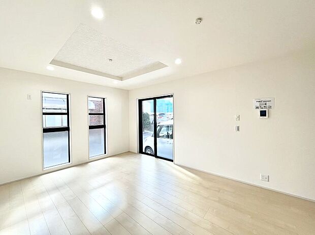 〜Living〜 豊かな陽光がこの場所を照らしだす。光溢れるこの空間はみんなの笑顔が集う場所、時を忘れ、つきることのないたわいもない会話を楽しむ時間、たくさんの思いが綴られる場所。